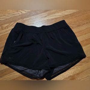 Lululemon black reversible women’s shorts size 10